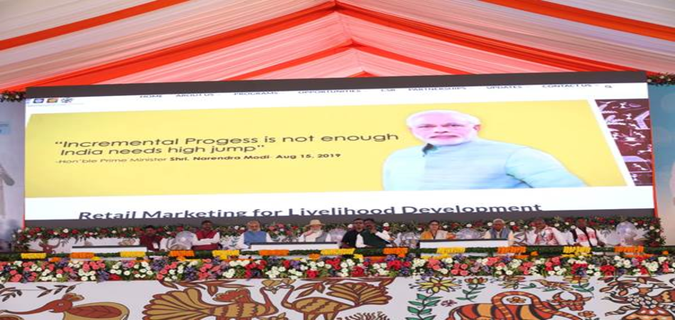 Prime Minister Narendra Modi addressing the gathering in Jharkhand
