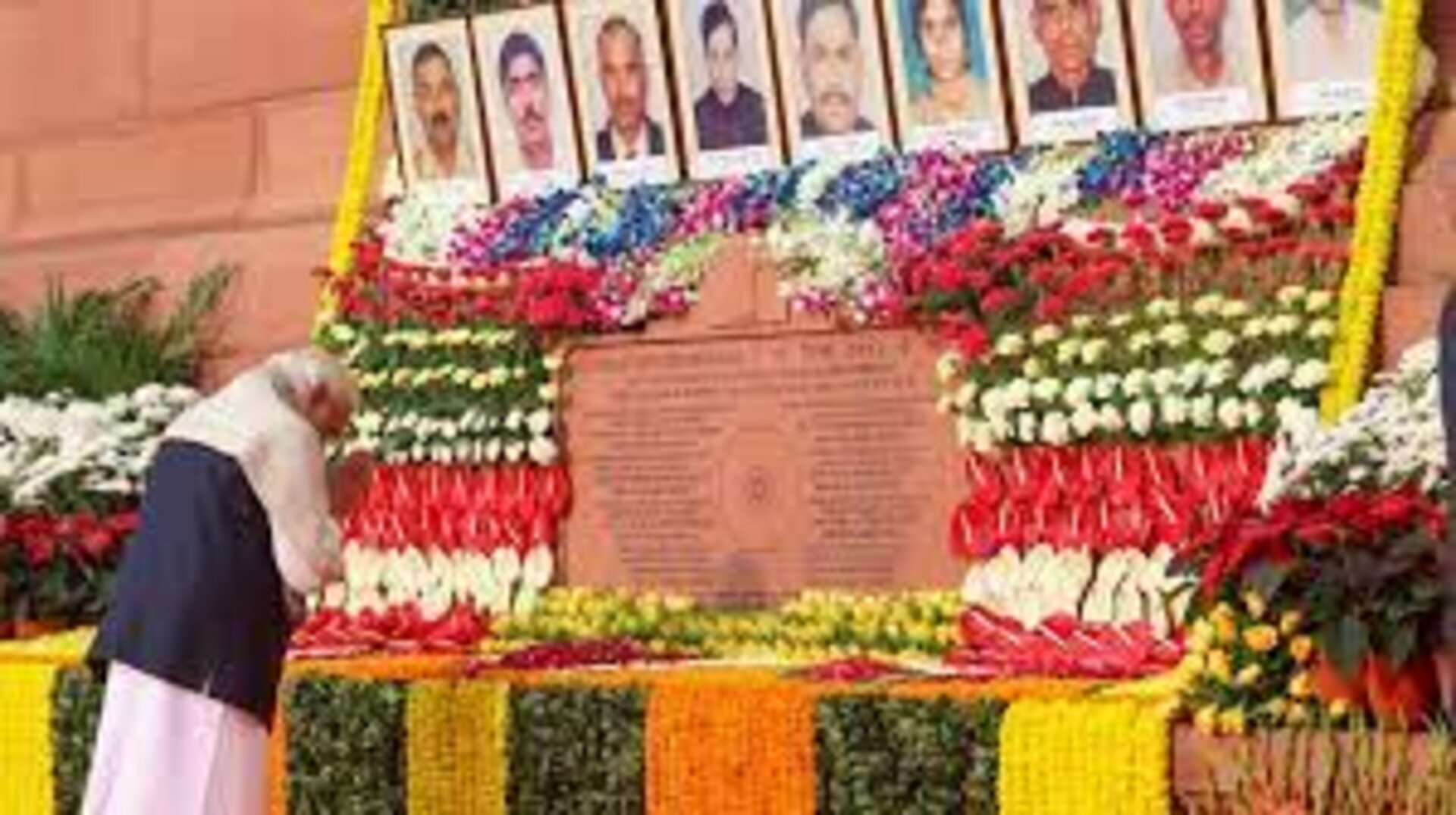 Prime Minister Narendra Modi paying tribute to security personnel