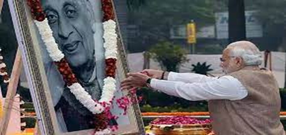 Prime Minister Narendra Modi paying respects to Sardar Vallabhbhai Patel