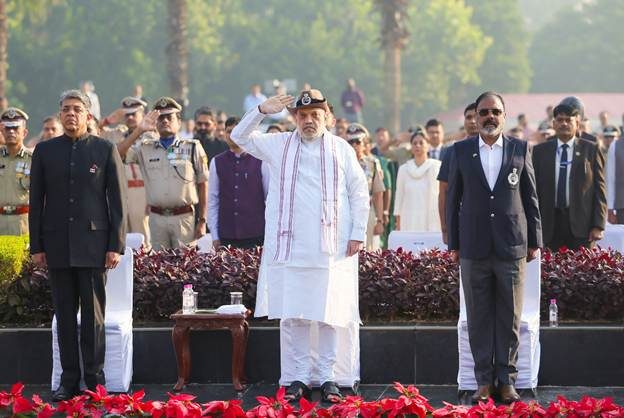 Amit Shah salutes at the National Police Memorial on Police Commemoration Day